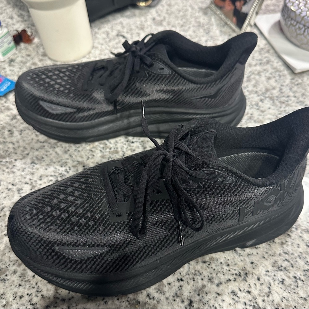 Clifton 9 sneakers